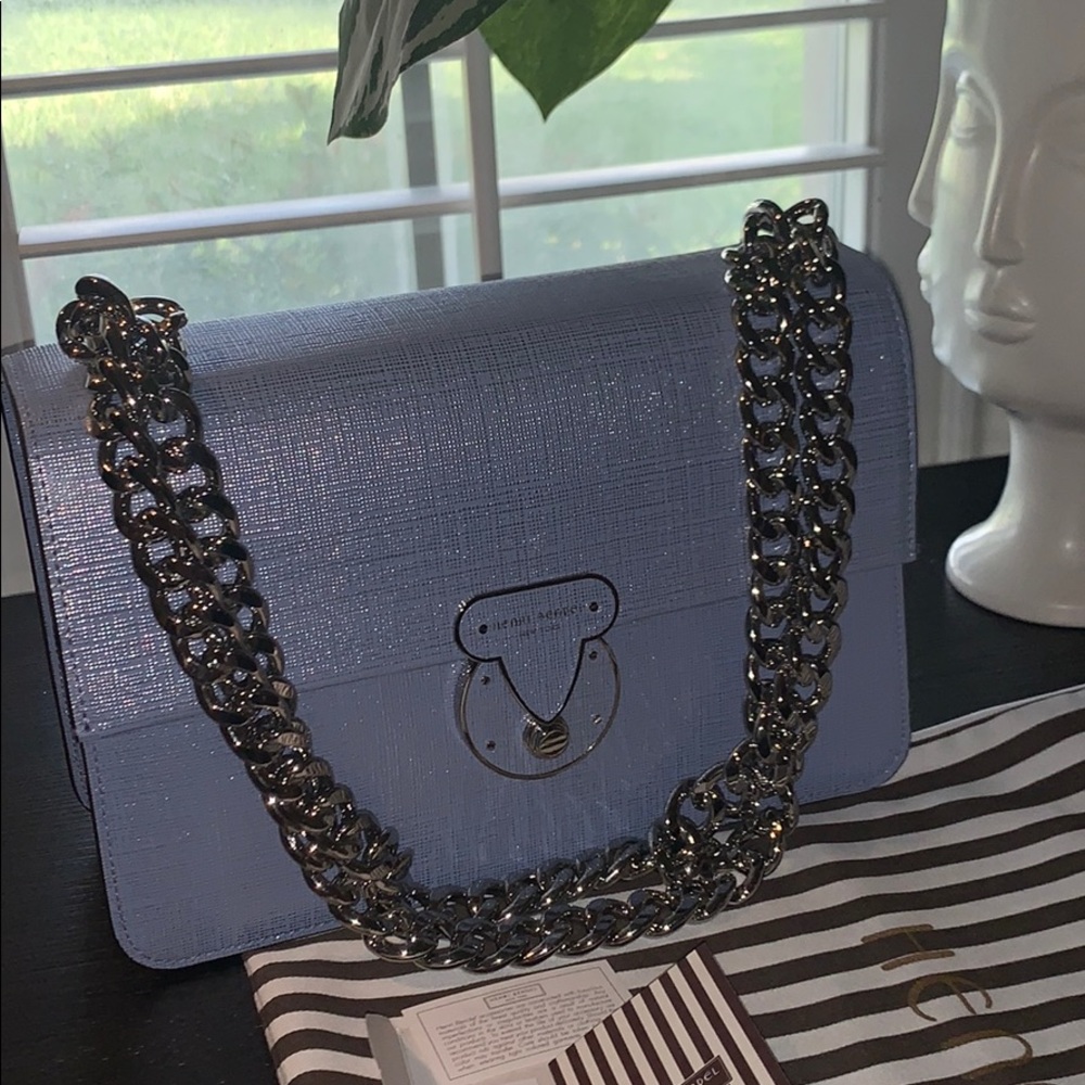 Henri bendel shoulder bag, never been used.